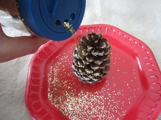 Поделки из шишек: что можно сделать из еловых и сосновых шишек для дома вместе с детьми (100 фото)