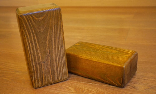 Как изготовить деревянные кирпичи своими руками?