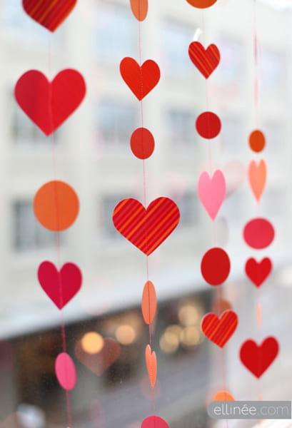 Гирлянда из сердец для украшения комнаты ко Дню святого Валентина