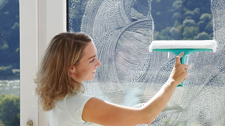 Как мыть пластиковые окна и подоконники в домашних условиях