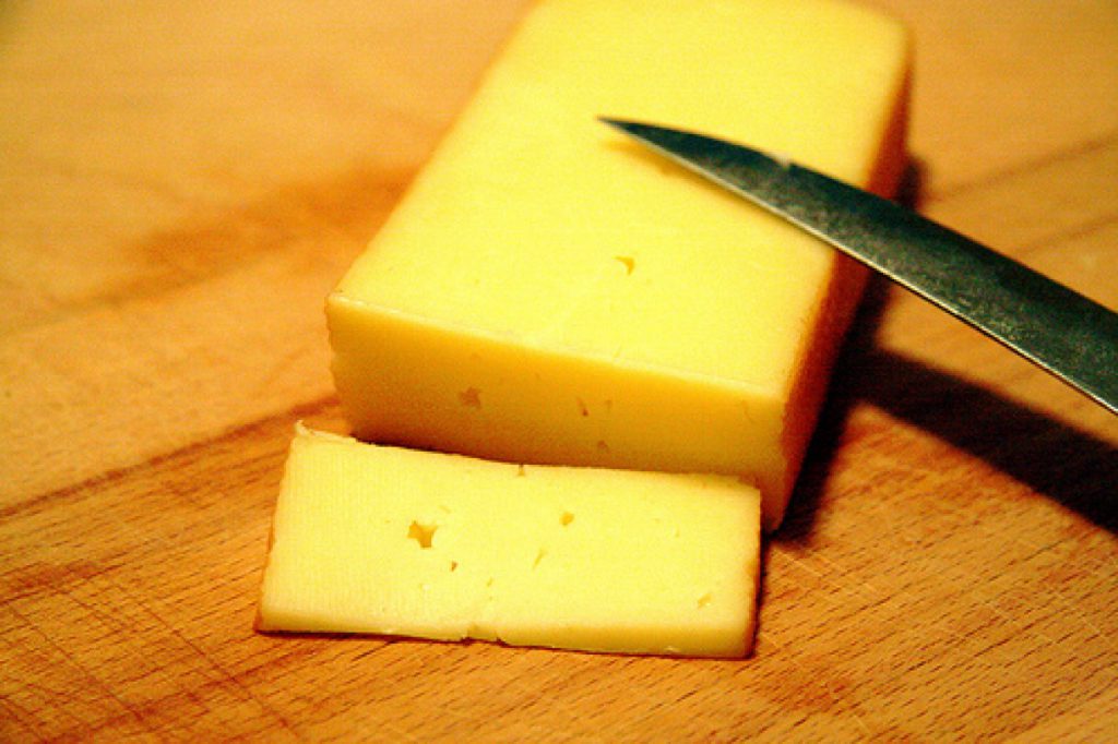 Как резать сыр на ассорти