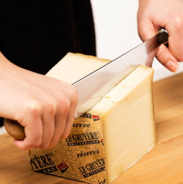 Как нарезать твердый сыр