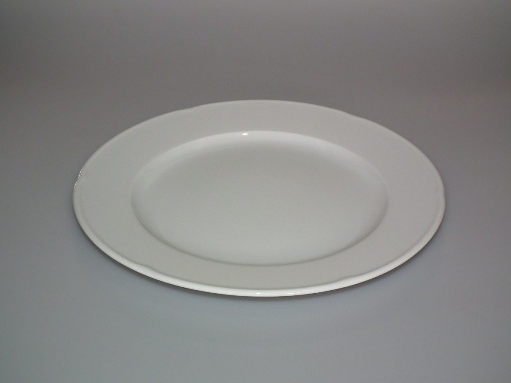 Мелкая столовая тарелка