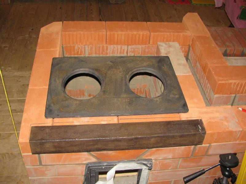 Установка чугунной плиты в печь