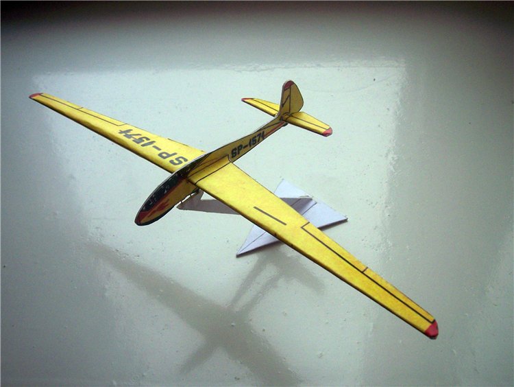 Самолет своими руками из подручных материалов для детей