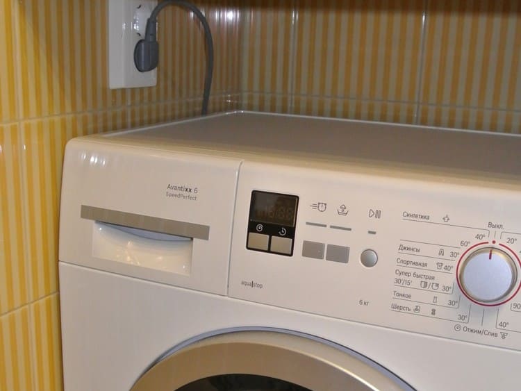 Что делать, если стиральная машина прыгает при отжиме?