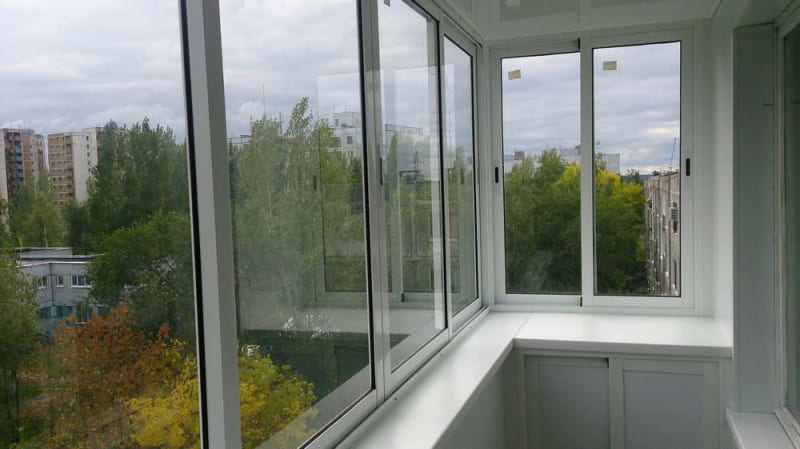 			Остекление балкона с выносом: отзывы и технология		