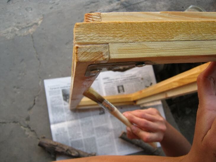 Покраска деревянных окон: технология выполнения работ своими руками