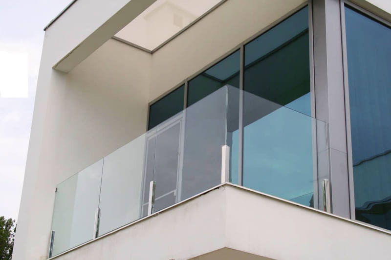 			Стеклянные ограждения балконов: все «за» и «против»		