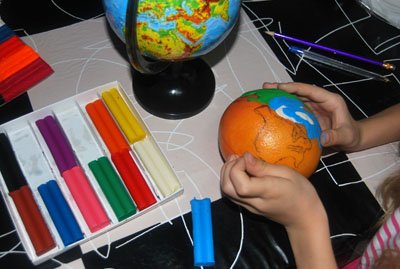 Как сделать глобус из пластилина своими руками для детей с фото и видео