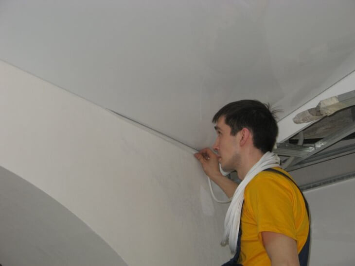 Как сделать сопряжение стен и потолка? Маленькие хитрости